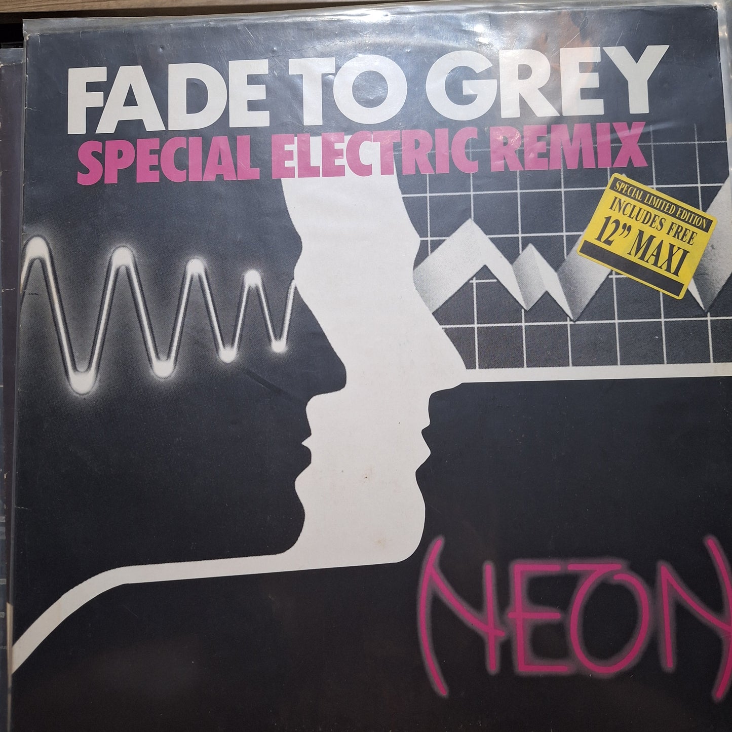 Neon Fade to Grey Maxi 2da. Mano Usado en Excelente Estado